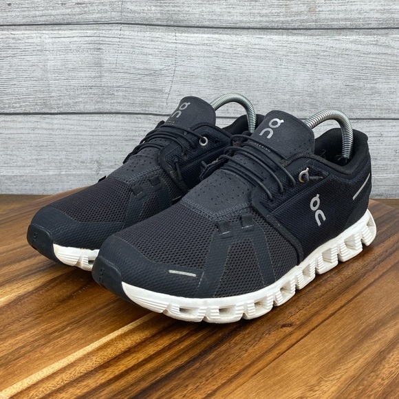 ON Running Cloud 5 Black White Lifestyle Shoe Men’s Sneaker Size 8 - Picture 2 of 12